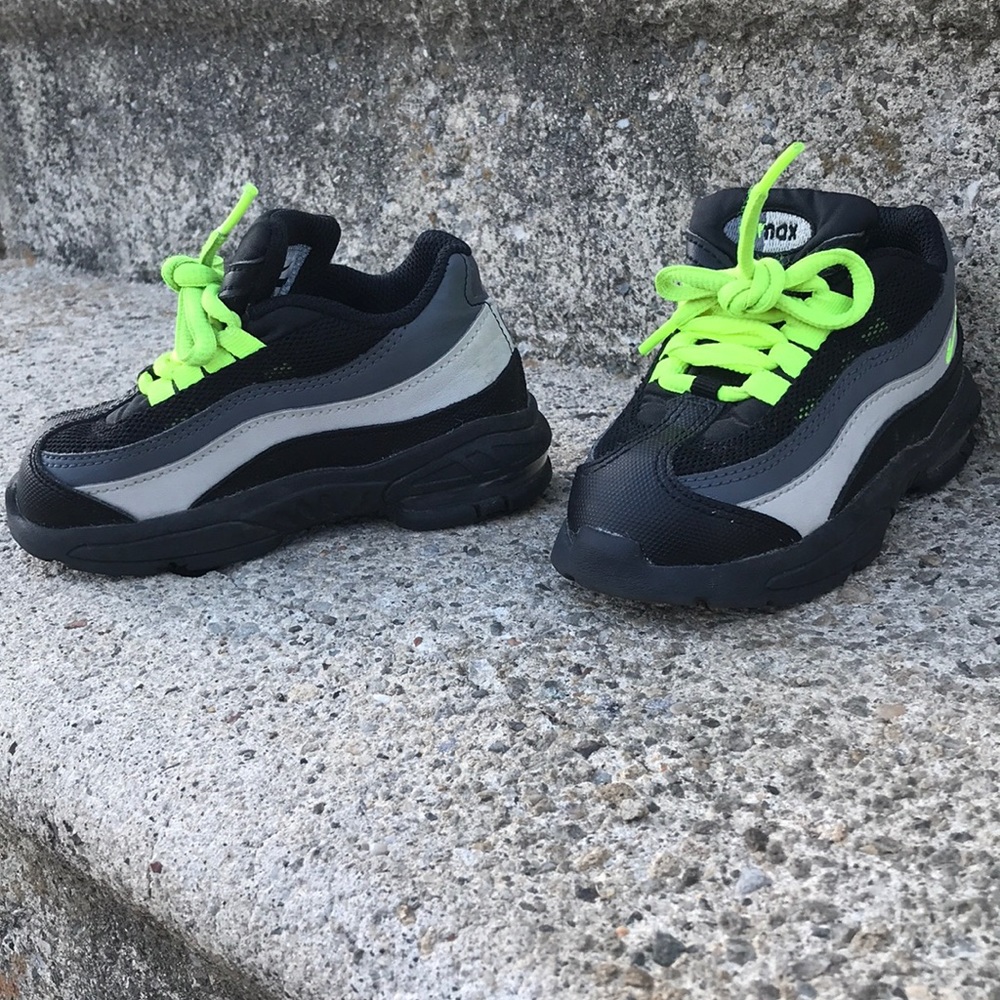 Nike Air Max - Picture 2 of 3